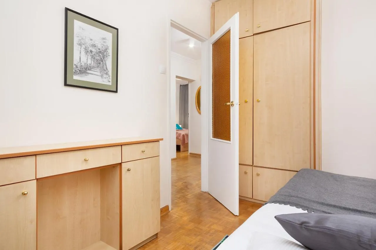 Comfy & Spacious Apartment Warsaw By Noclegi Renters